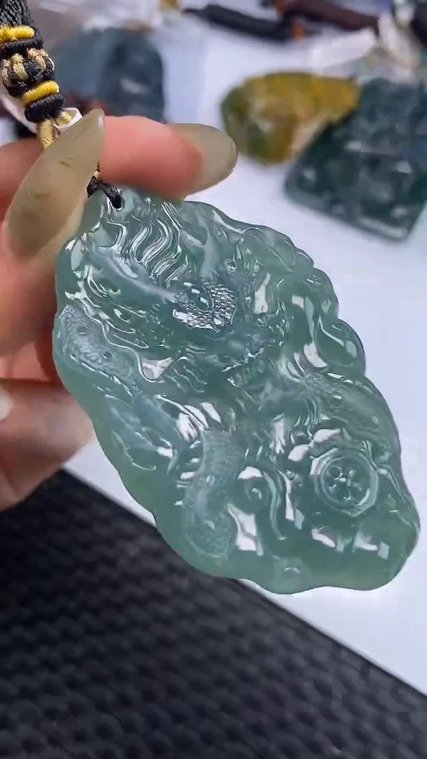 颈饰未镶嵌翡翠