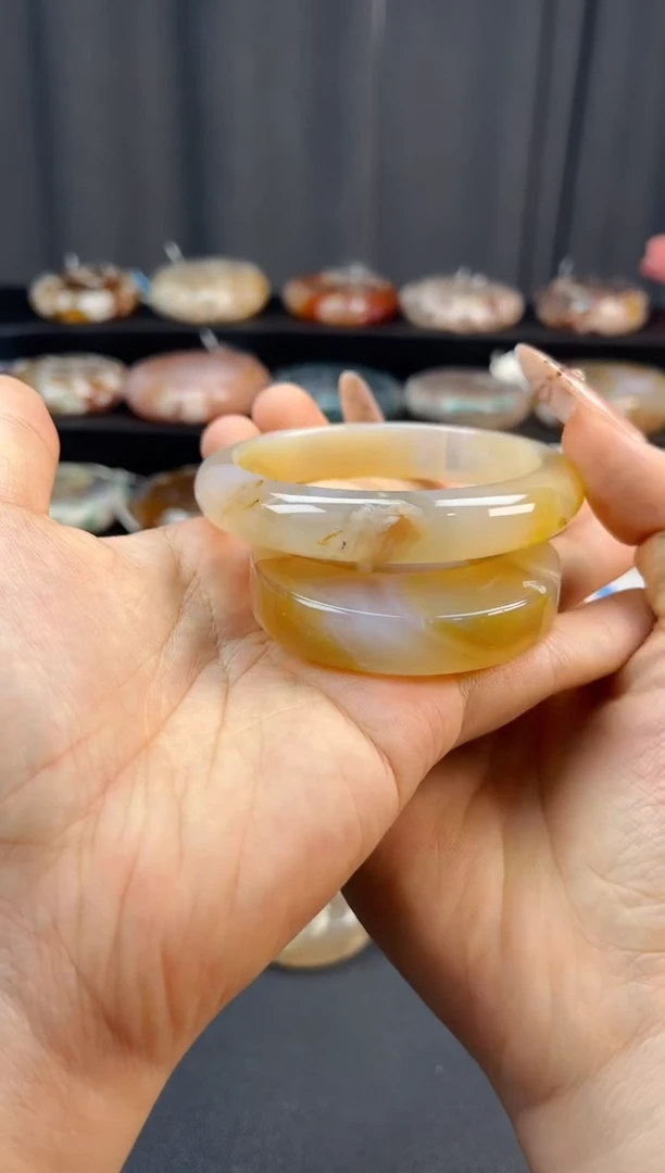 未镶嵌手镯石英质玉（59圈口）赠送镯心 无证书