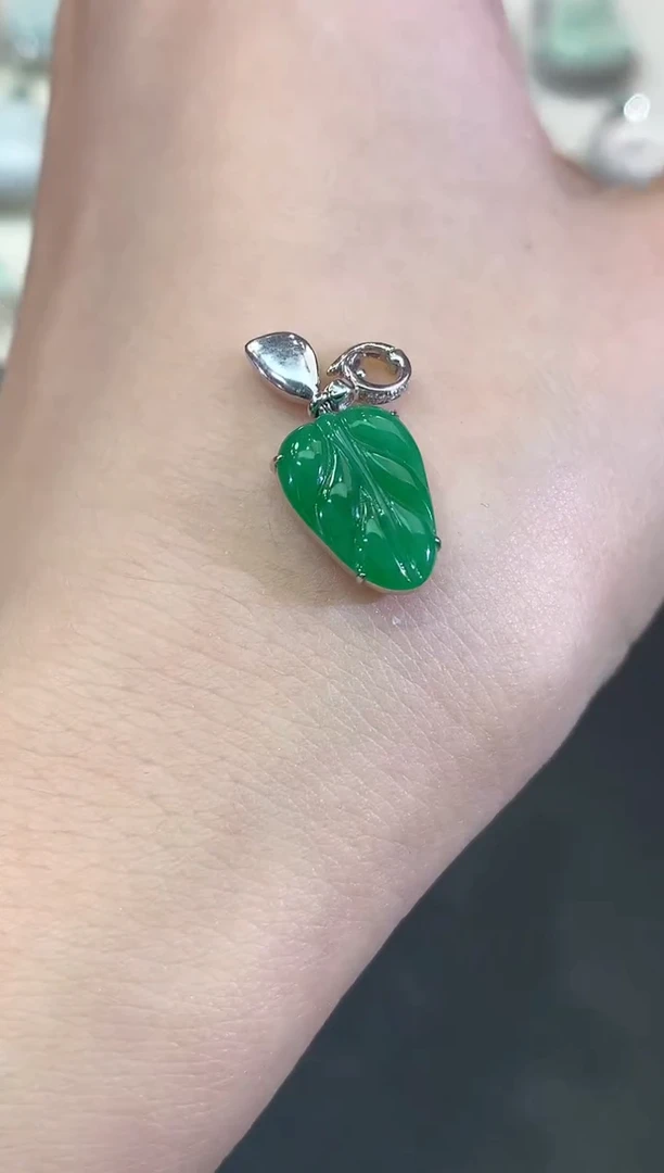 吊坠(不含链)18K金镶嵌翡翠B36