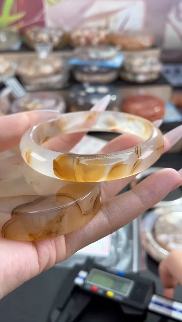 未镶嵌手镯石英质玉60