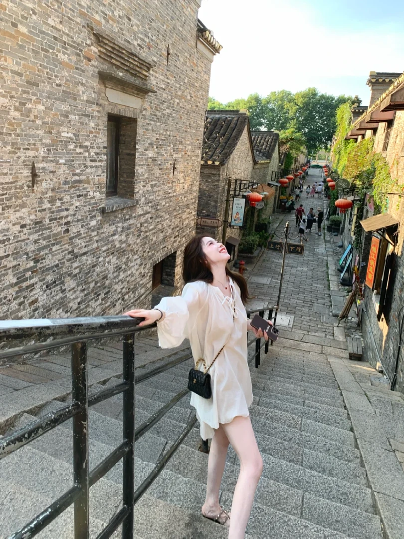 法式度假风慵懒温柔白色连衣裙夏季新款初恋感宽松显瘦长袖短裙女