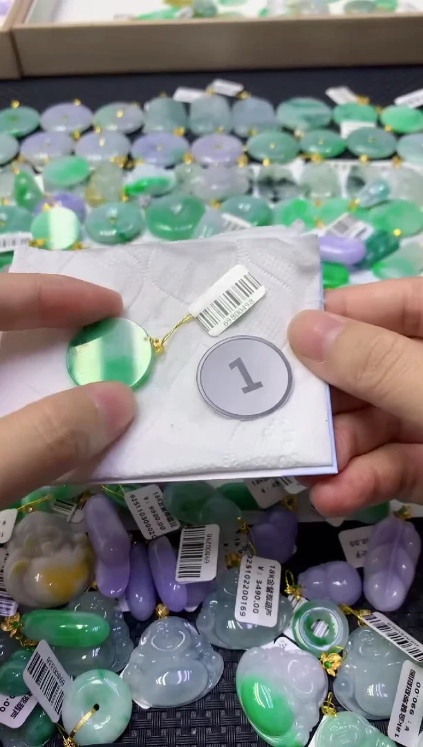 颈饰18K金镶嵌翡翠天然缅甸翡翠A货