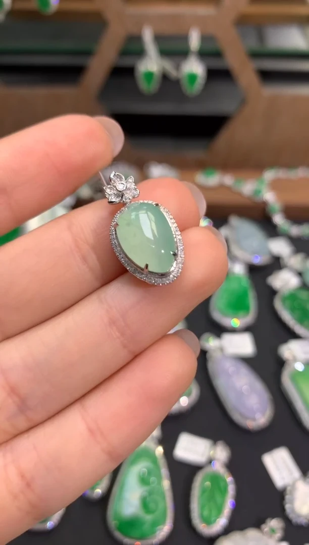 【闪购商品】翡翠吊坠(不含链)18K金镶嵌吊坠