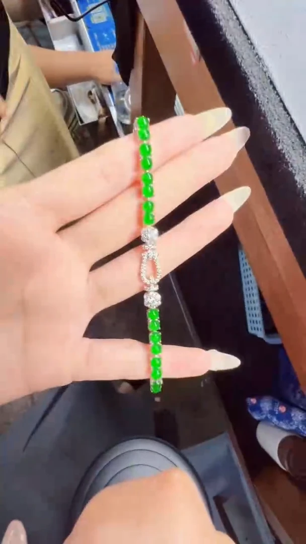 未镶嵌定制翡翠翡翠A货有轻微色差属于正常现象，手链多样性发货1