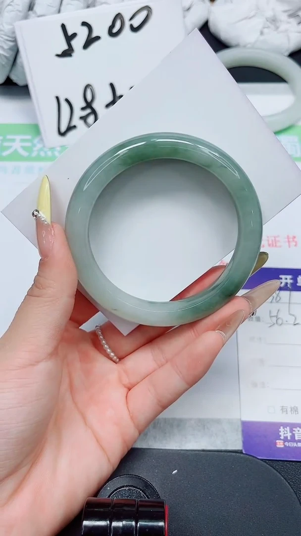 石英质玉手镯未镶嵌389-56.2