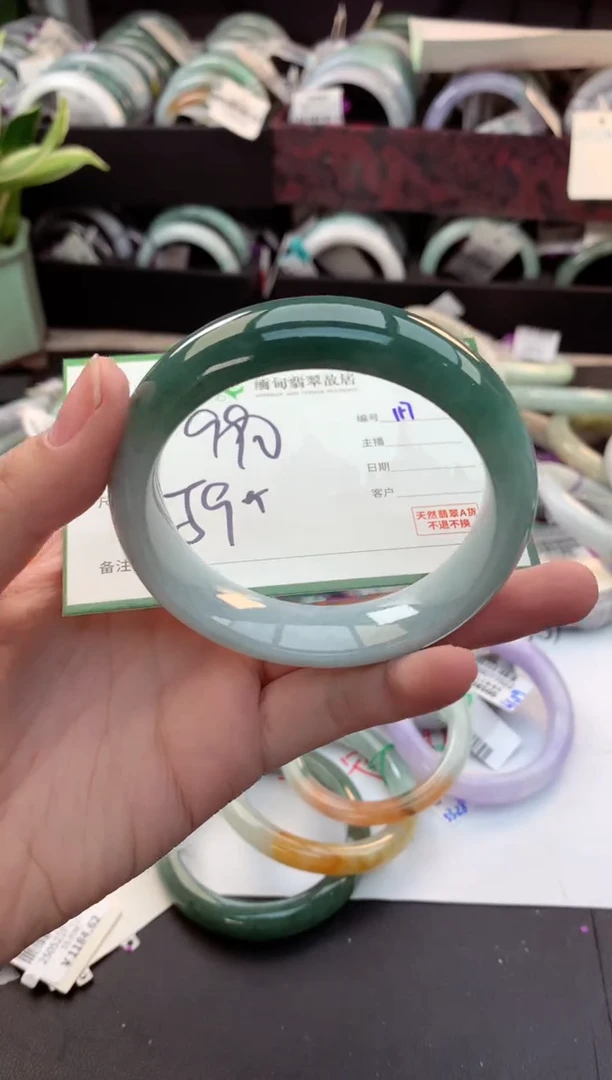 定制翡翠未镶嵌毛货需精细抛光+多人