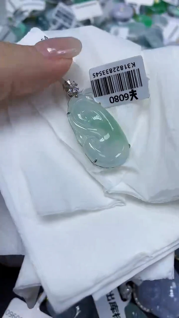 翡翠18K金镶嵌颈饰天然缅甸翡翠A货