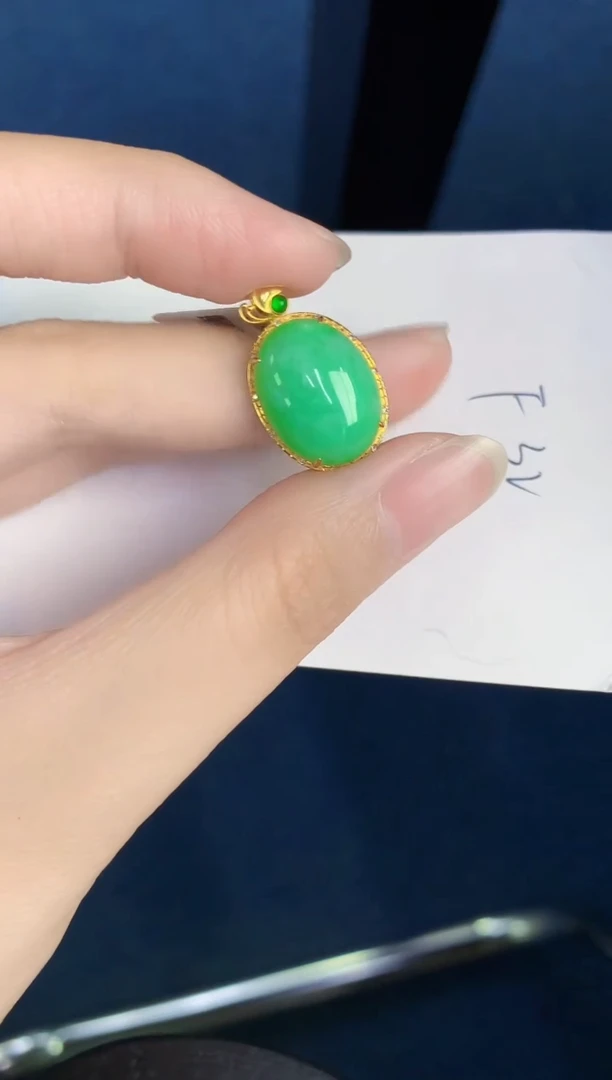翡翠18K金镶嵌颈饰天然翡翠緬甸A貨