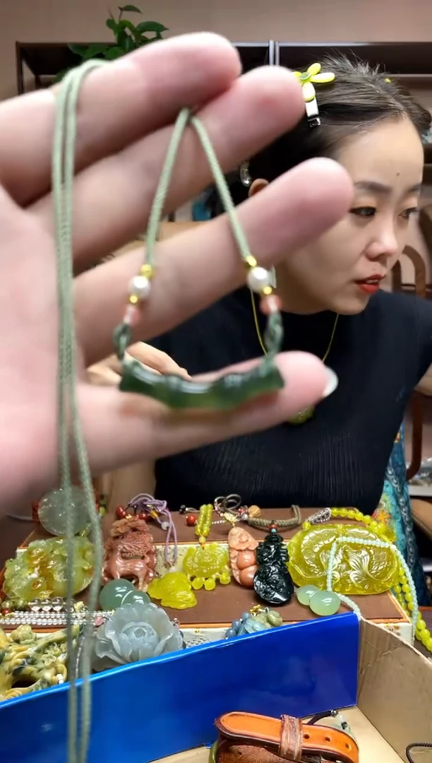 未镶嵌岫玉颈饰·1