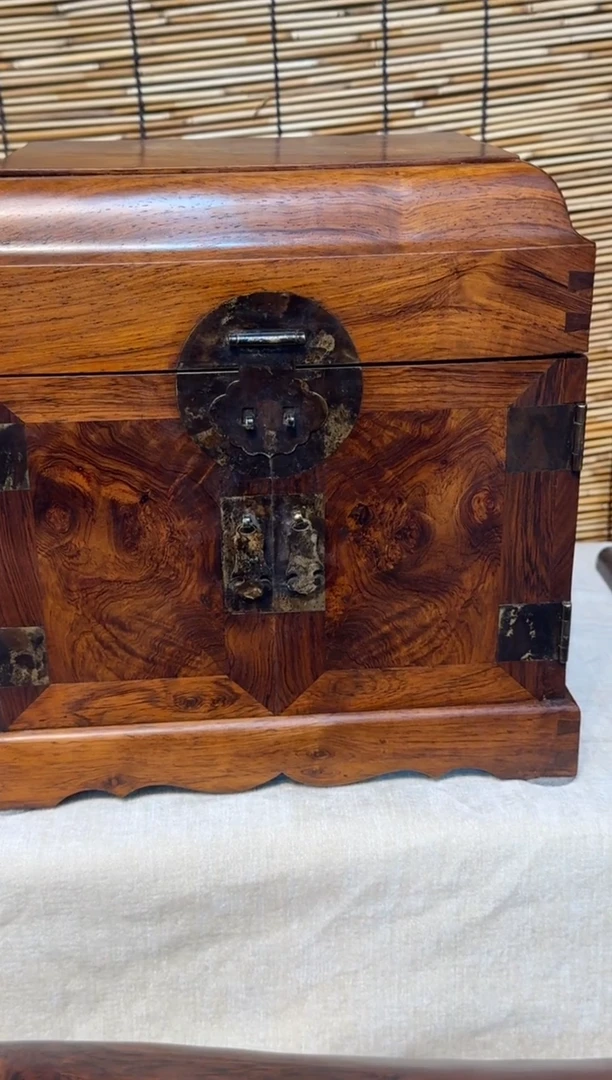 木船*王黄花梨 小官皮箱