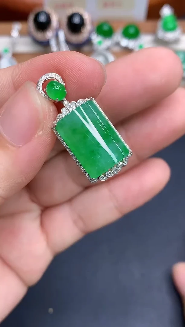 颈饰18K金镶嵌翡翠536-中国好珍宝