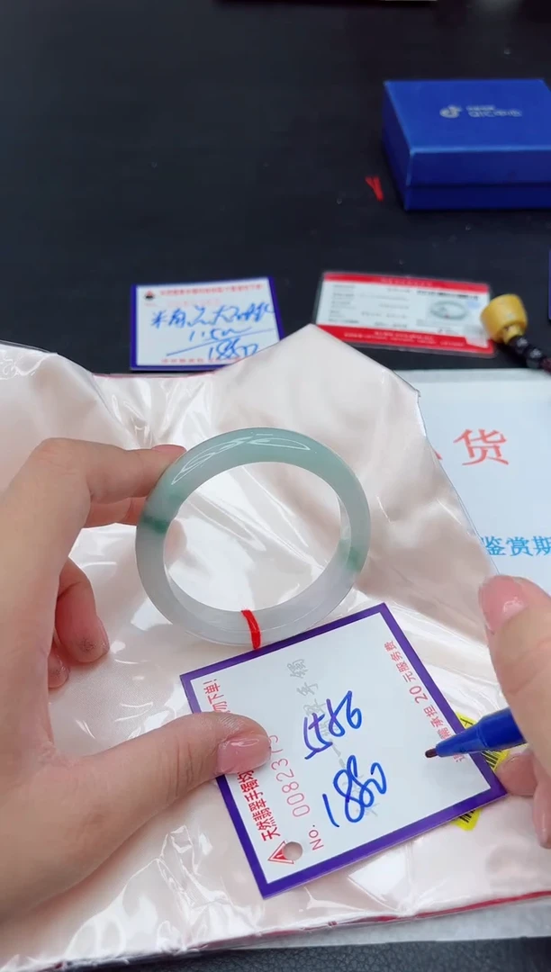 未镶嵌手镯翡翠1