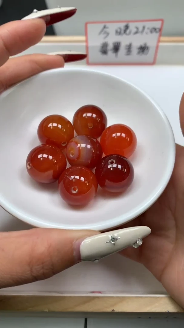 未镶嵌散珠玛瑙/玉髓B1181 红 缠 丝 18mm1个8元