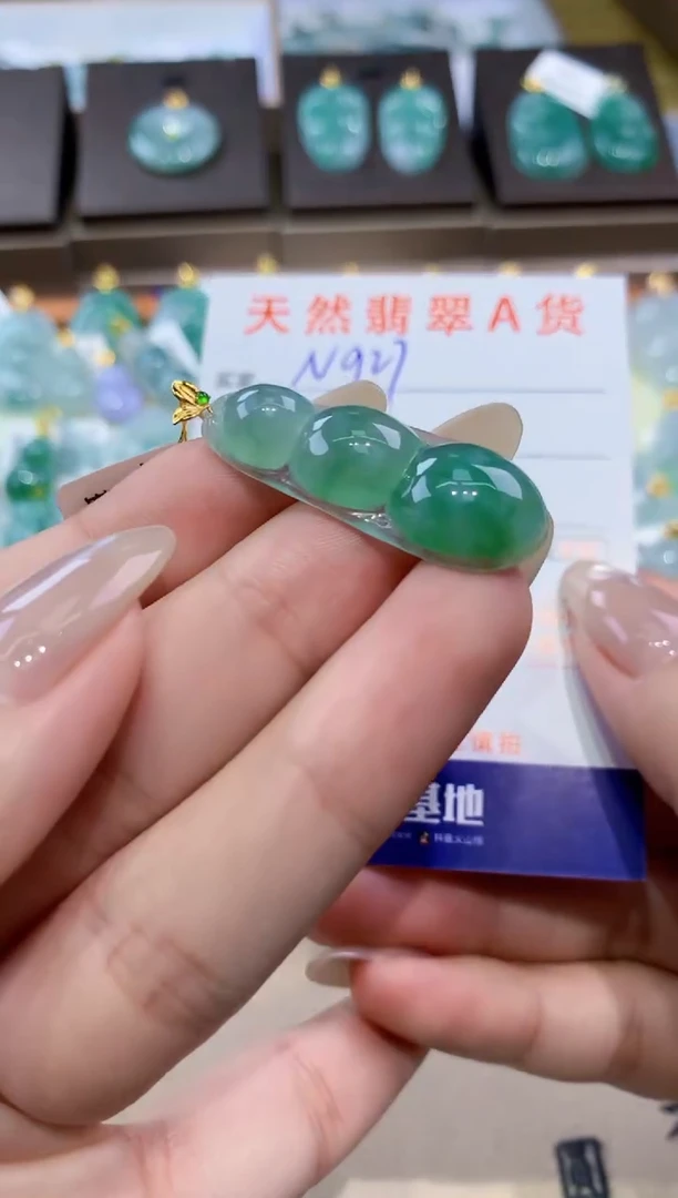 颈饰18K金镶嵌翡翠天然缅甸翡翠A货挂件