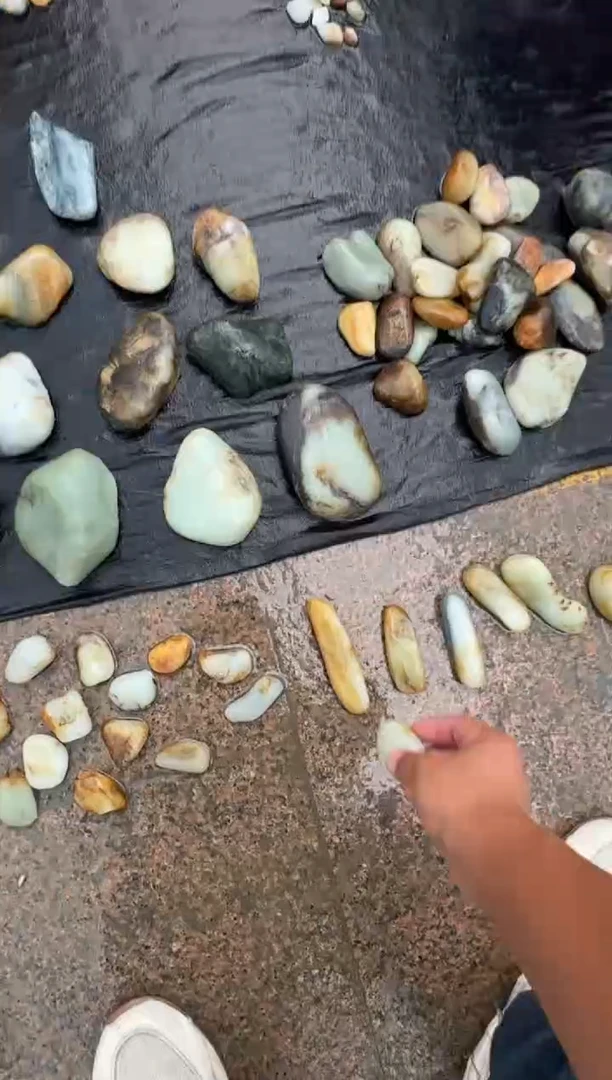 未镶嵌和田玉（糖玉）挂件和田玉