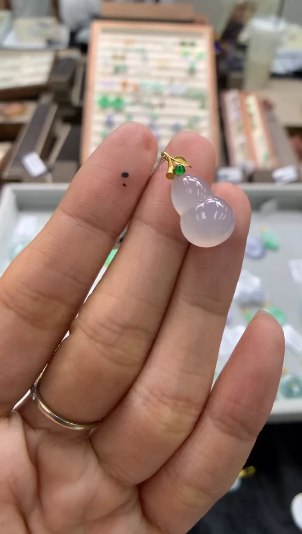 颈饰18K金镶嵌翡翠葫芦