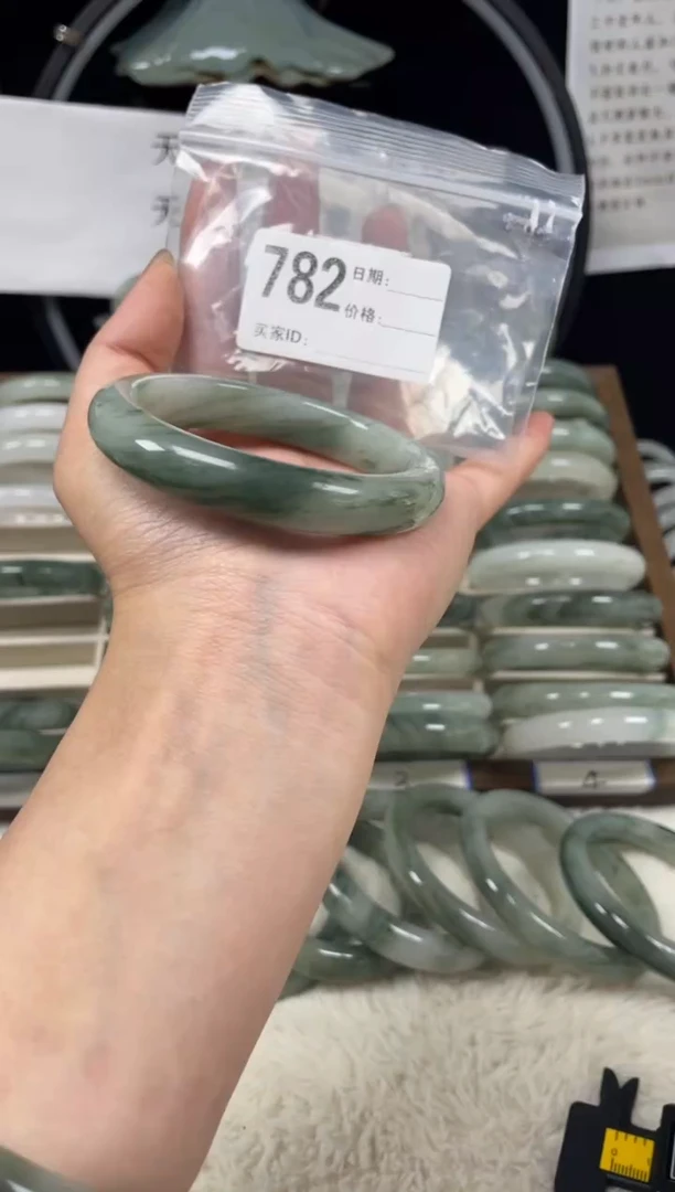 未镶嵌手镯石英质玉（天山翠）782