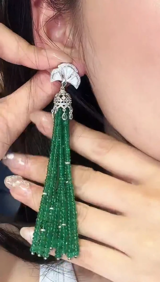 18K金镶嵌耳饰祖母绿82.00ct