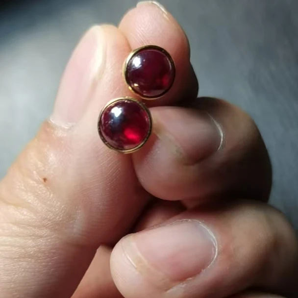 天然辰砂天然朱砂单晶体镶嵌18k耳钉