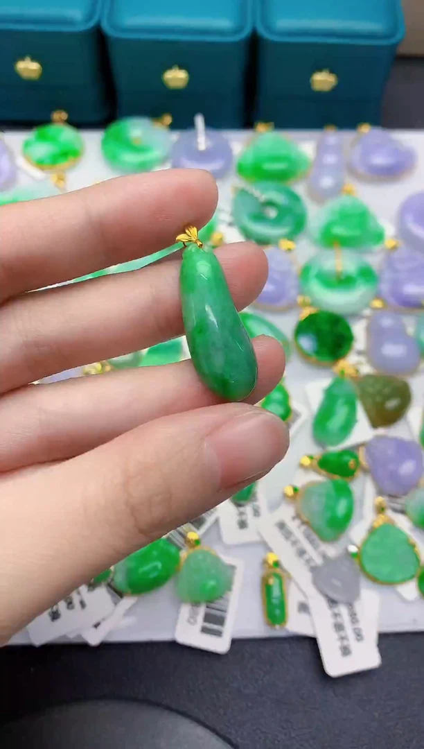 颈饰18K金镶嵌翡翠天然翡翠缅甸A货