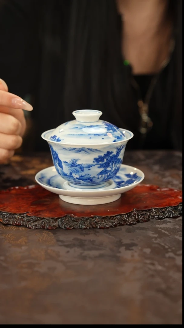 青花手绘山水三才盖碗