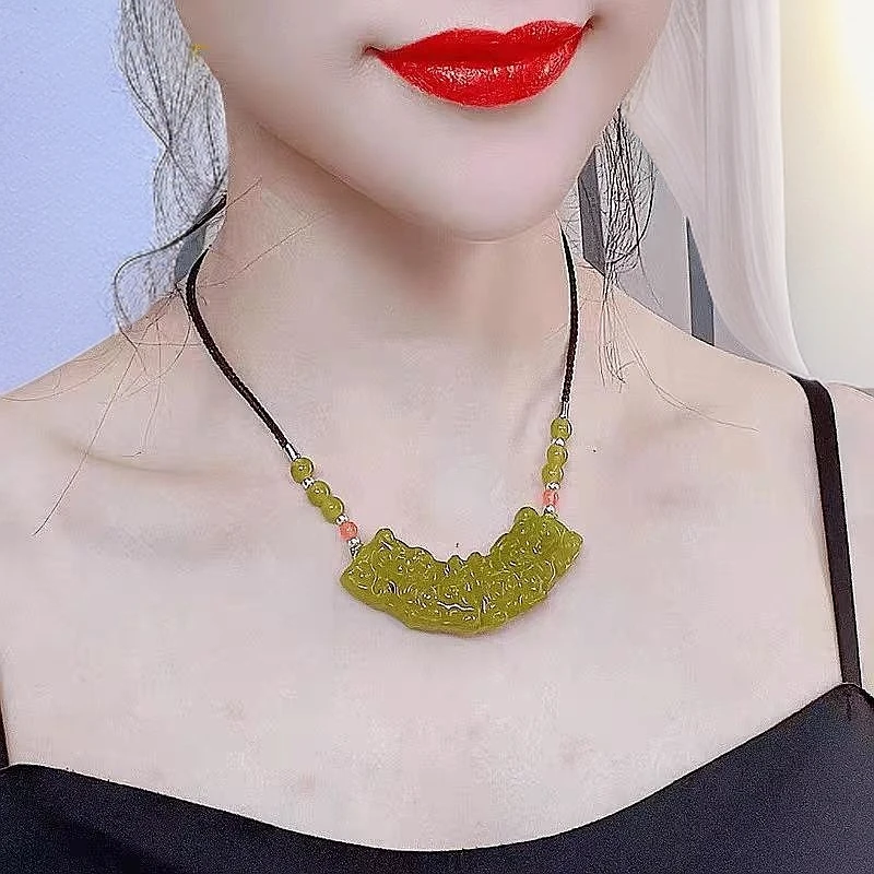 天然黄岫玉锁骨吊坠挂件颈饰弯璜项链锁骨坠复古玉佩新中式新品