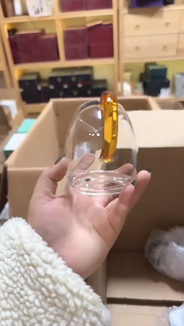 黄色诚然公道杯