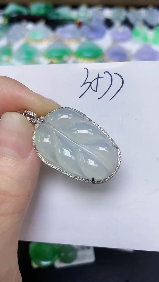 翡翠18K金镶嵌颈饰天然缅甸翡翠A货