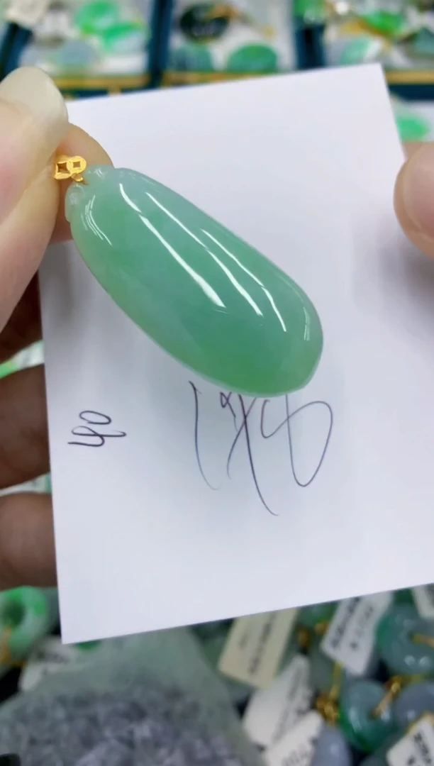 翡翠18K金镶嵌颈饰1111111111