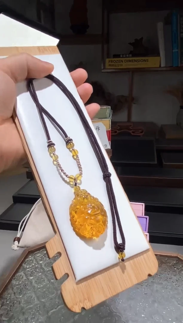 琥珀颈饰未镶嵌蓝珀龙龟