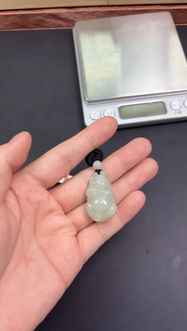 【闪购商品】和田玉吊坠(赠链)未镶嵌且末微色差近矿吊坠