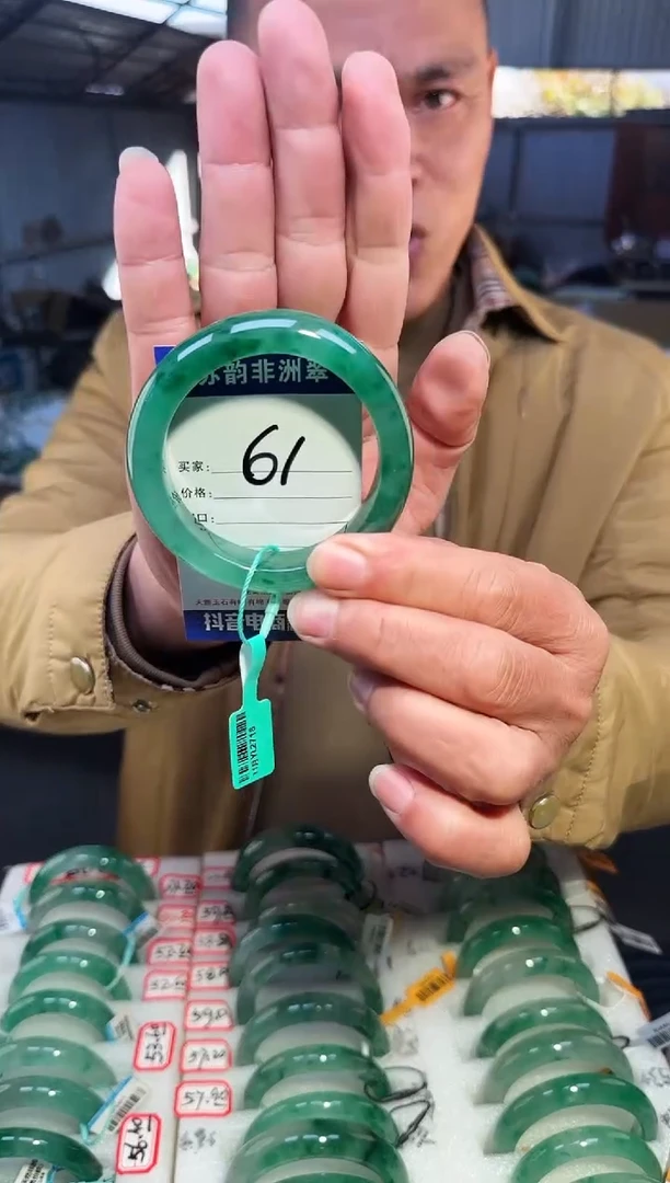 未镶嵌手镯石英质玉（非洲翠）56+