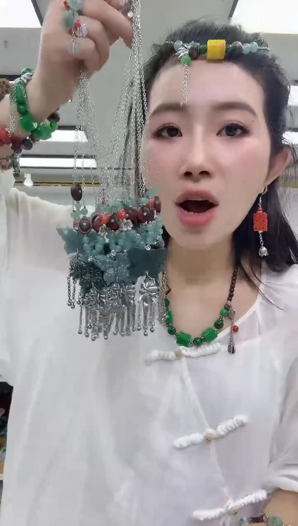 翡翠未镶嵌颈饰1875翡翠蝴蝶项链