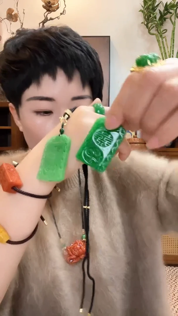 吊坠(赠链)未镶嵌翡翠559