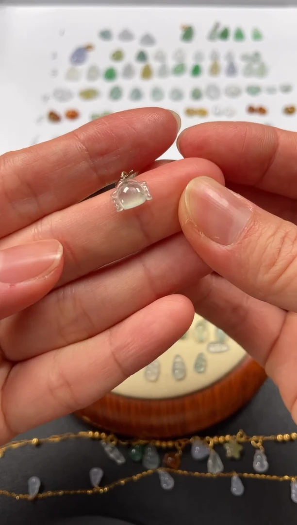 吊坠(不含链)18K金镶嵌翡翠一个JK714