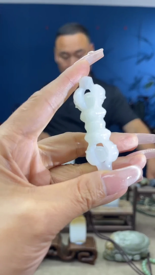 和田玉未镶嵌颈饰1