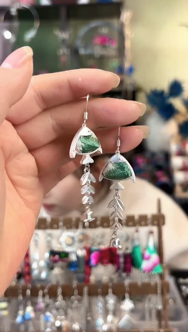 彩云南阁非遗老绣苗银饰品254