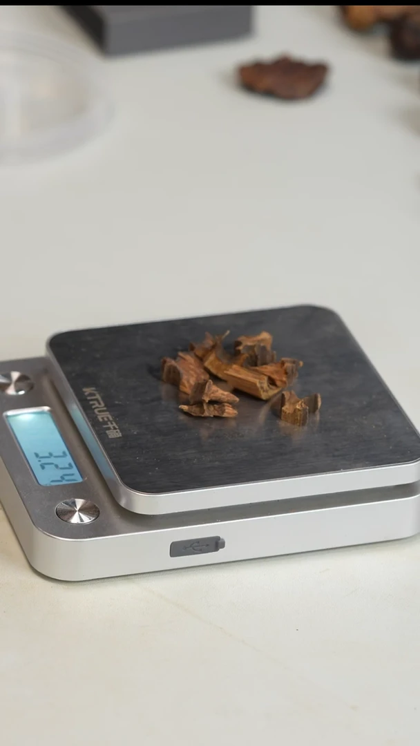 沉香沉香碎屑东马沙捞越料3g（形状随机）