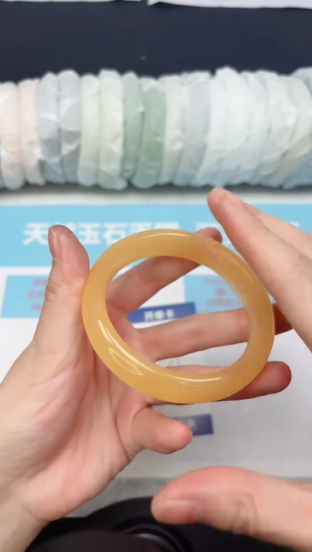 未镶嵌手镯石英质玉83-6162