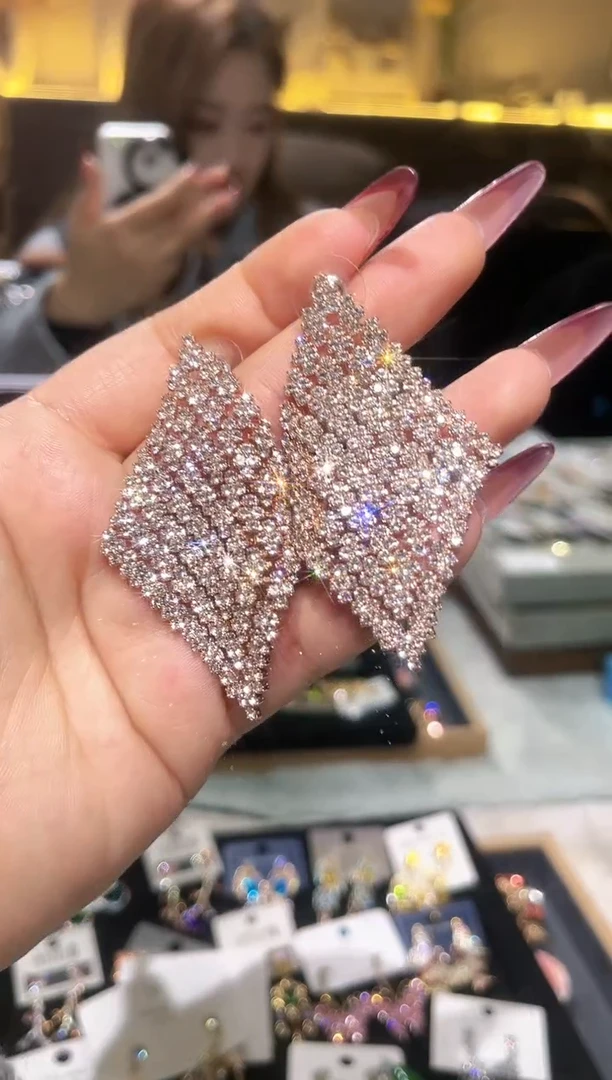 锆石铜合金精品饰界