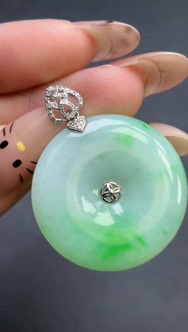 颈饰18K金镶嵌翡翠平安扣