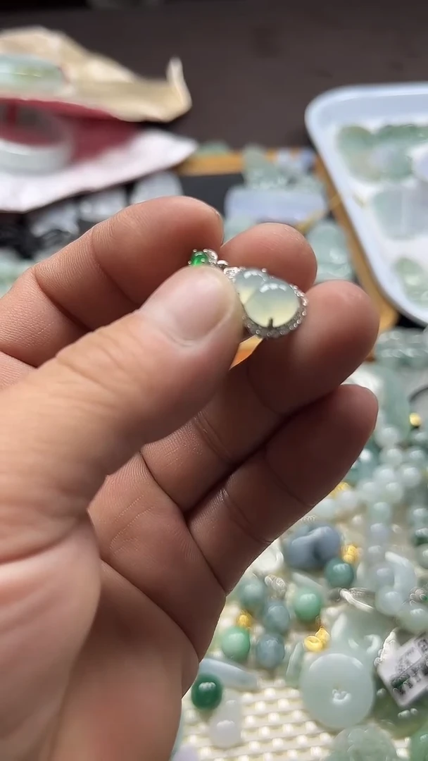 颈饰未镶嵌翡翠葫芦