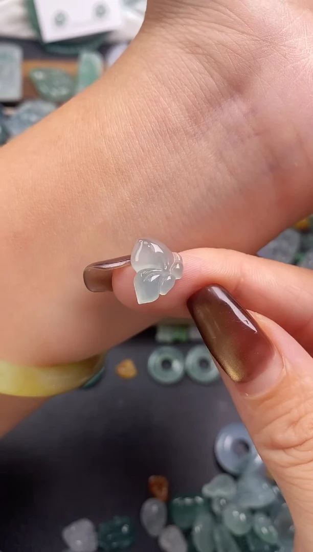 颈饰未镶嵌翡翠小仙子