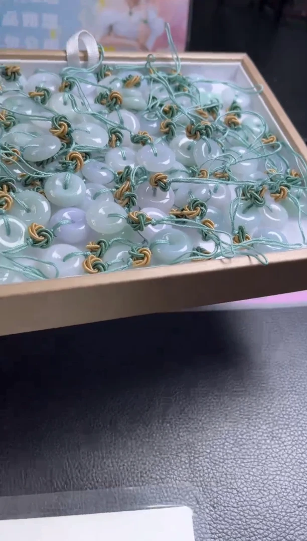 翡翠挂件未镶嵌K27 /多样性发一件（小）