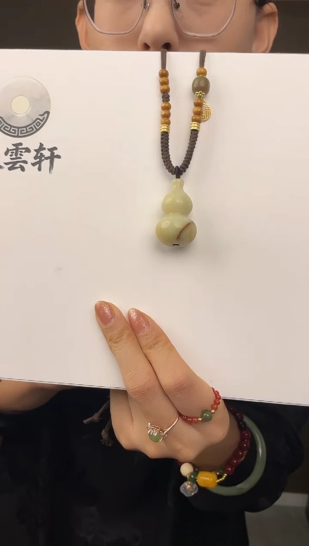 未镶嵌岫玉颈饰1