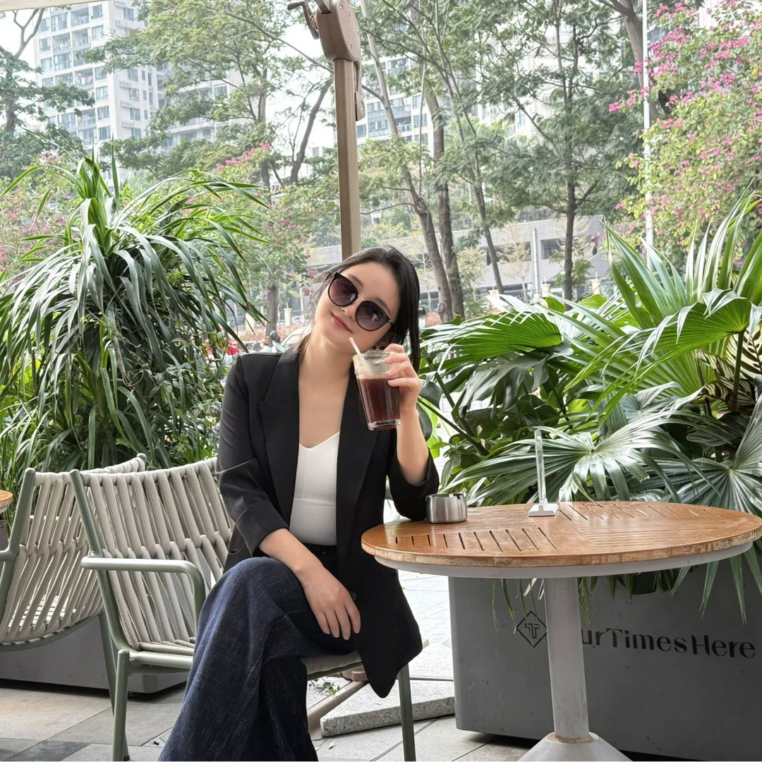 【黑白乐谱】珠光缎面薄款经典西服外套气质网红时尚休闲百搭黑色