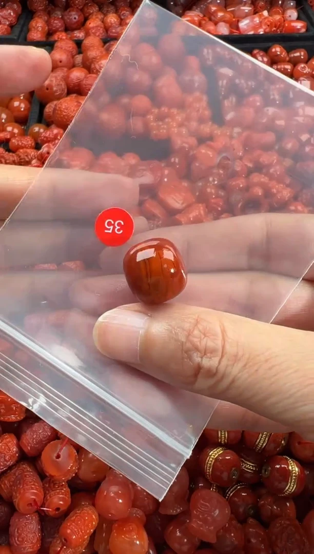 南红玛瑙未镶嵌颈饰1