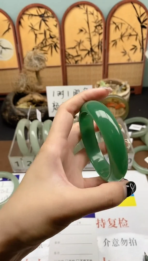 石英质玉手镯未镶嵌010-58