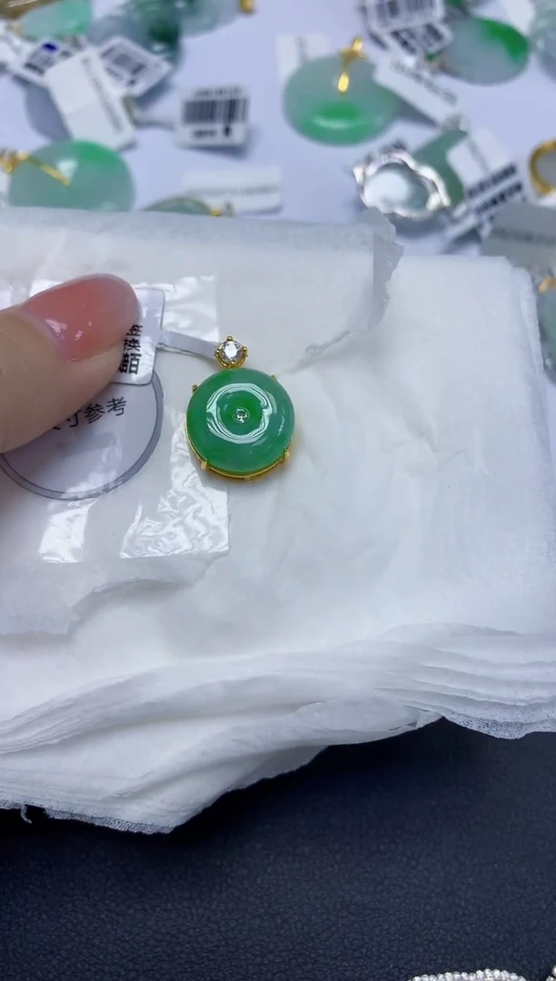 颈饰未镶嵌翡翠天然缅甸翡翠A货多样性发一件