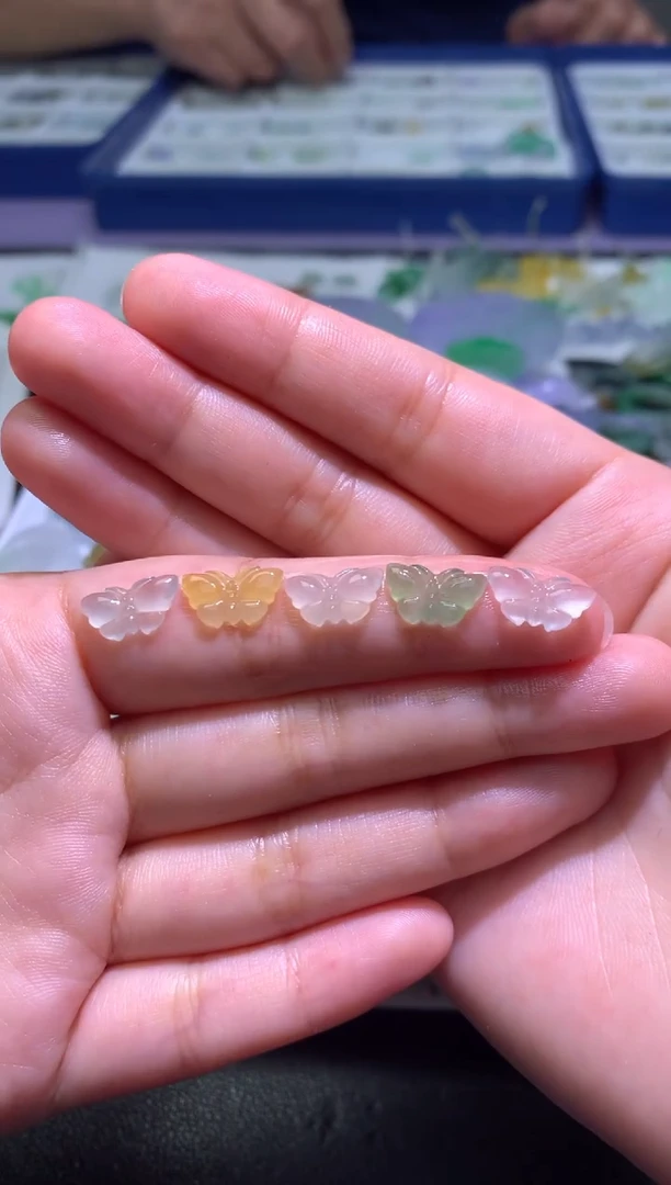 未镶嵌定制翡翠毛货